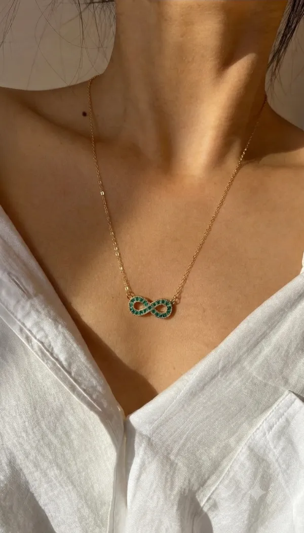 Green_Infinity_Pendant_Set_For_Women
