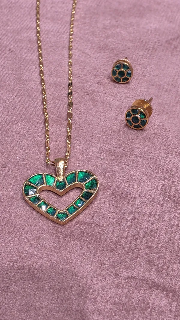 Gold_Brass_Green_Heart_Pendant_Set_For_Women