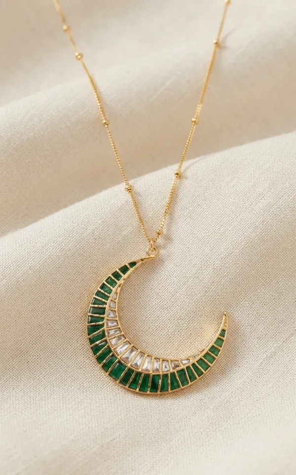 Green_Half_Moon_Chain_Pendant_For_Women
