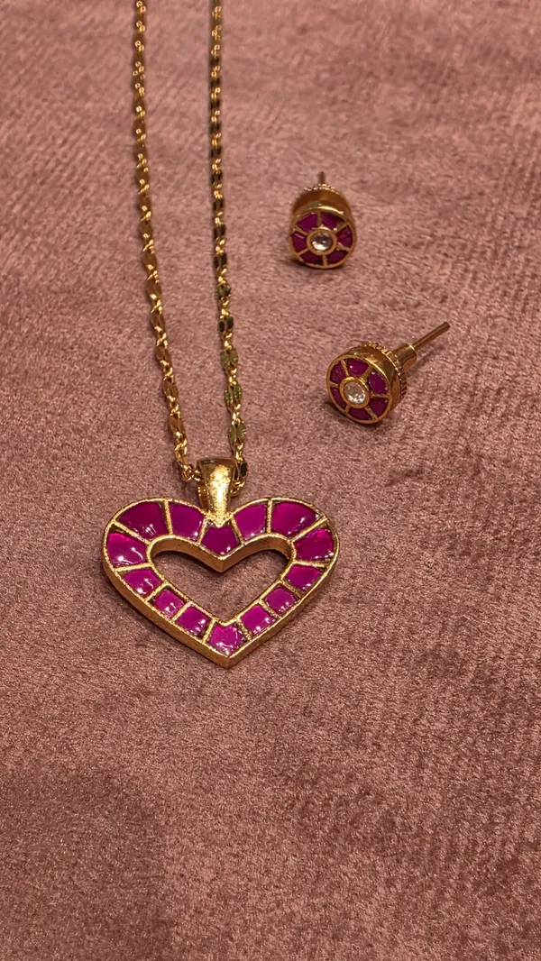 Gold_Brass_Pink_Heart_Pendant_Set_For_Women