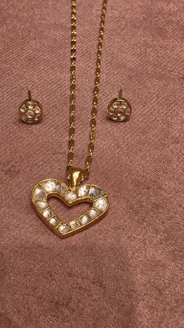 Gold_Brass_White_Heart_Pendant_Set_For_Women