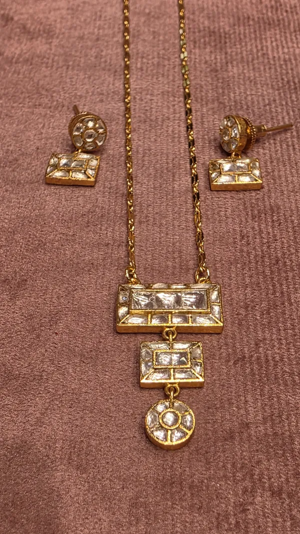 White_Rectangle_Pendant_Set_For_Women