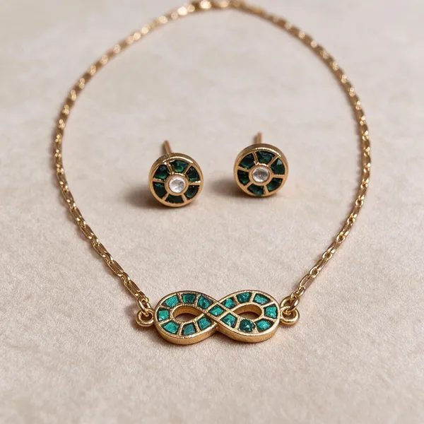 Green_Infinity_Pendant_Set_For_Women