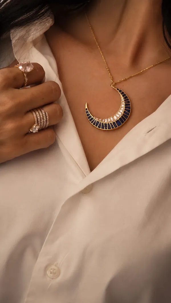 Blue_Half_Moon_Chain_Pendant_For_Women