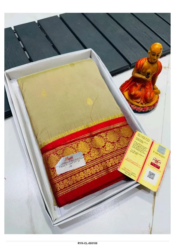 Cream_Cotton_Saree_With_Red_Zari_Border_For_Women