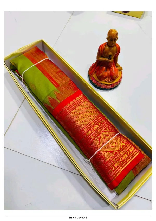 Green_Woven_Zari_Saree_for_Women