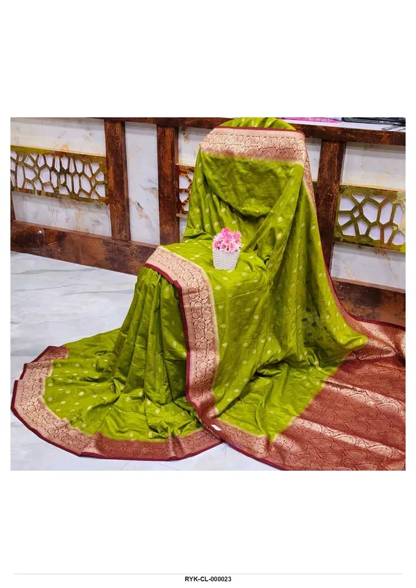 Green_Woven_Ethnic_Saree_for_Women