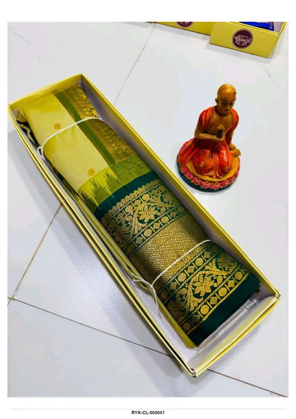 Green_Silk_Traditional_Saree_For_Women