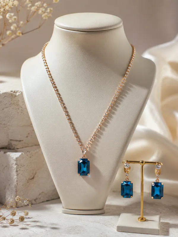 Gold_Brass_Blue_Stone_Zephyra_Necklace_For_Women