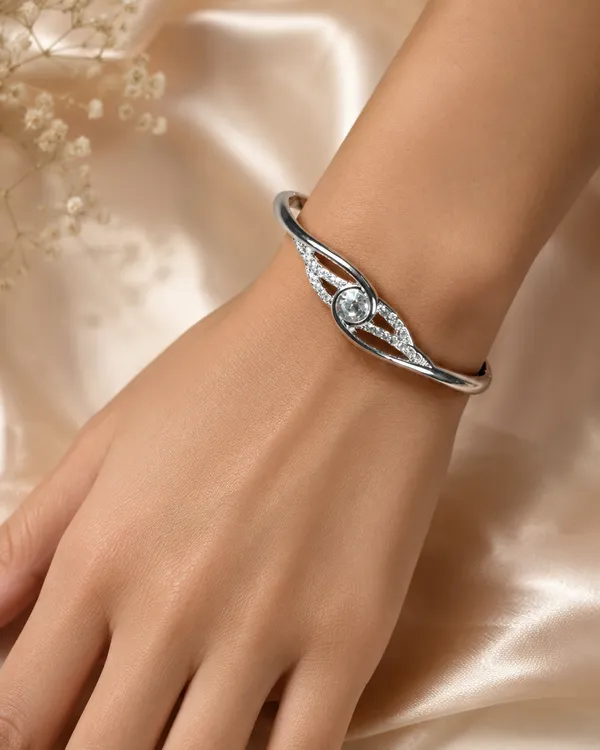 Silver_Brass_Black_Clover_Bracelet_For_Women