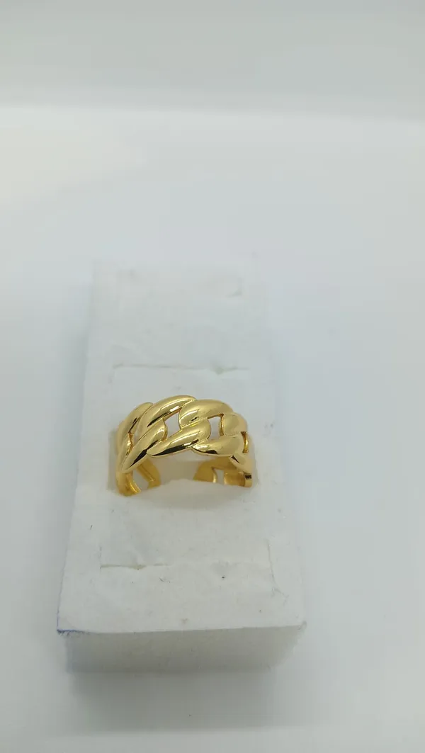 Liora_Twist_Ring
