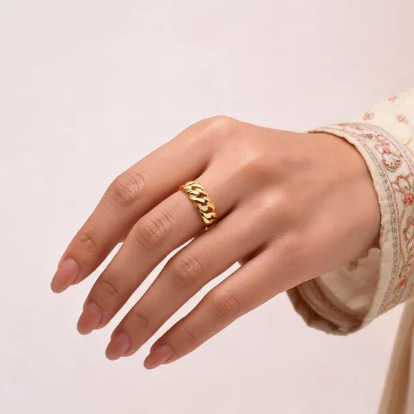 Liora_Twist_Ring
