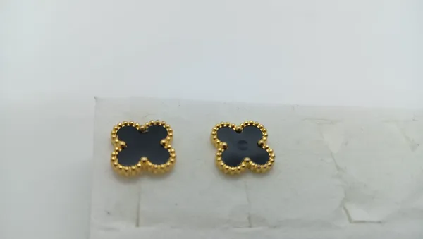 Onyx_Clover_Stud