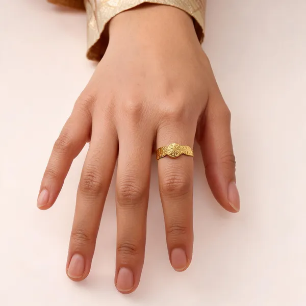Solenne_Arc_Ring