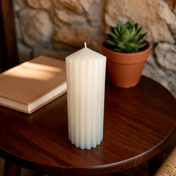 Ribbed_Pillar_Candle