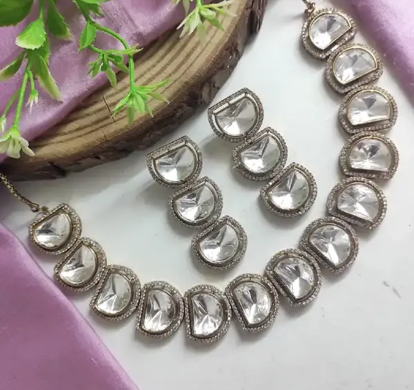 Silver_Tone_Brass_Kundan_Crystal_Teardrop_Necklace_Set_For_Women