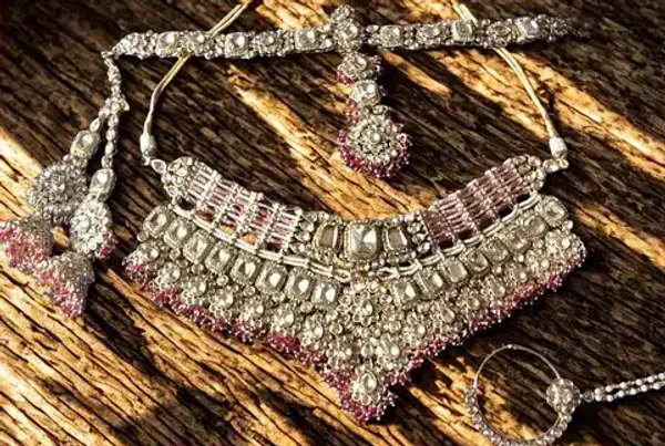 Gold_Red_Kundan_Choker_Bridal_Jewellery_Set_For_Women