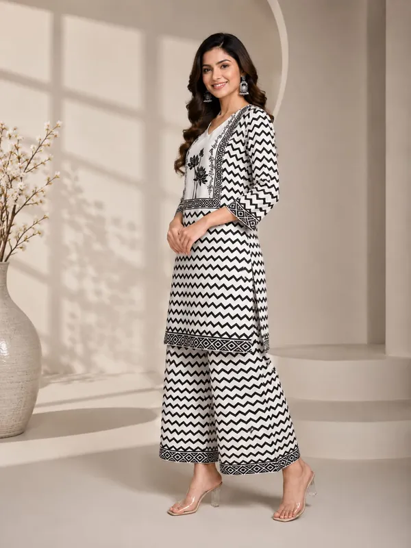 Black_Rayon_Straight_Printed_Kurta_Set_For_Women
