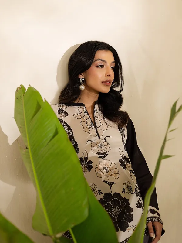 Black_Linen_Straight_Floral_Print_Kurta_Set_For_Women