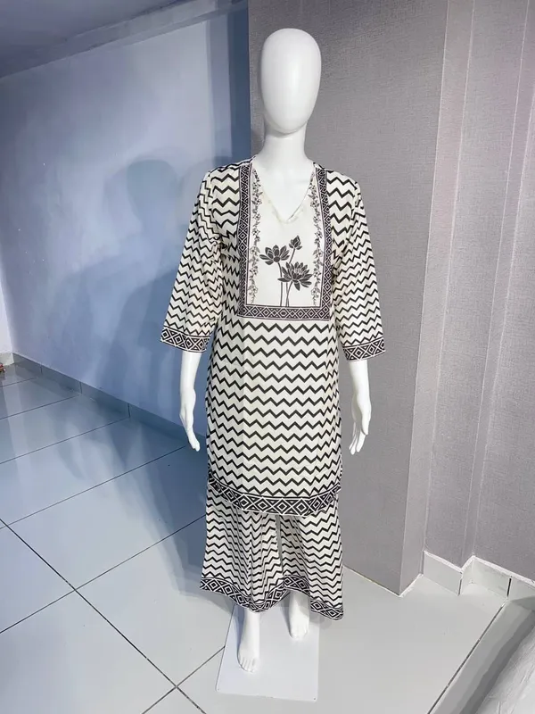 Black_Rayon_Straight_Printed_Kurta_Set_For_Women
