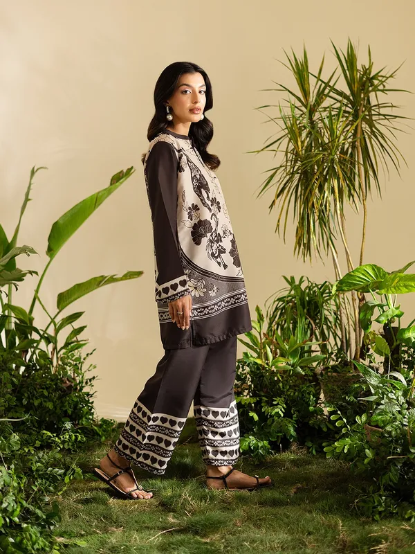 Black_Linen_Straight_Floral_Print_Kurta_Set_For_Women