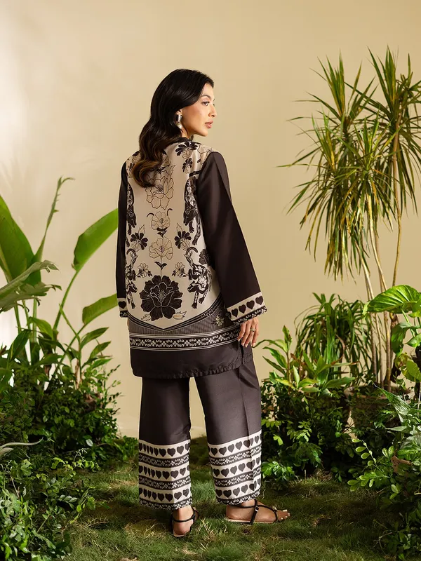 Black_Linen_Straight_Floral_Print_Kurta_Set_For_Women