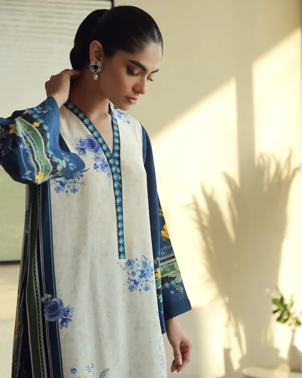 Blue_Korean_Bsy_Straight_Floral_Print_Kurta_Set_For_Women