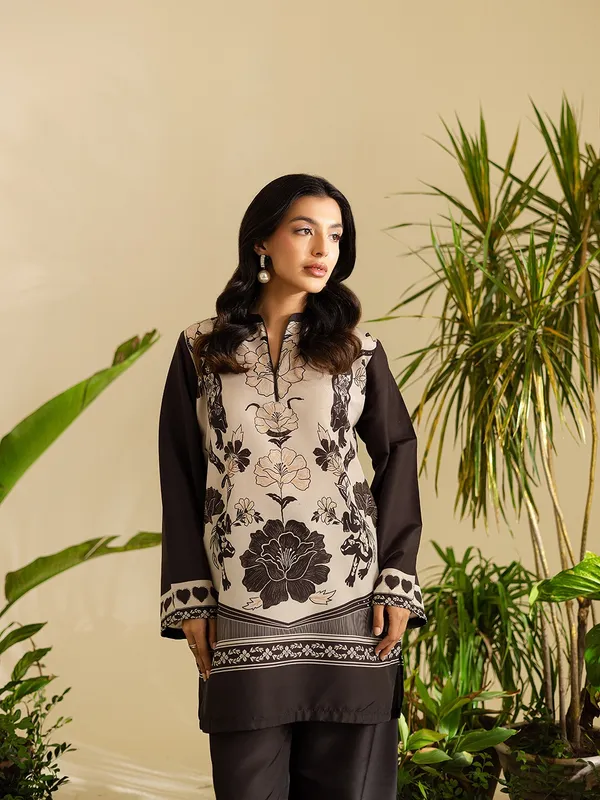 Black_Linen_Straight_Floral_Print_Kurta_Set_For_Women
