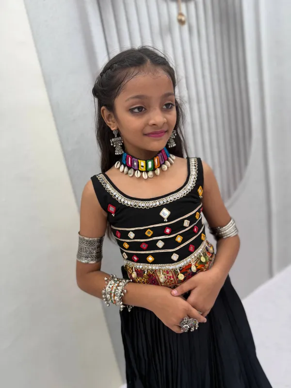 Black_Ethnic_Lehenga_Choli_For_Girls
