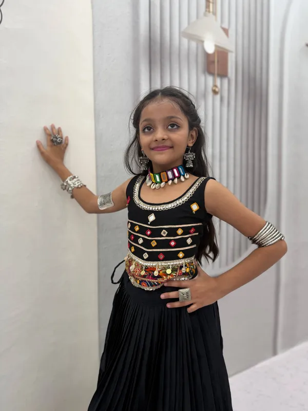Black_Ethnic_Lehenga_Choli_For_Girls