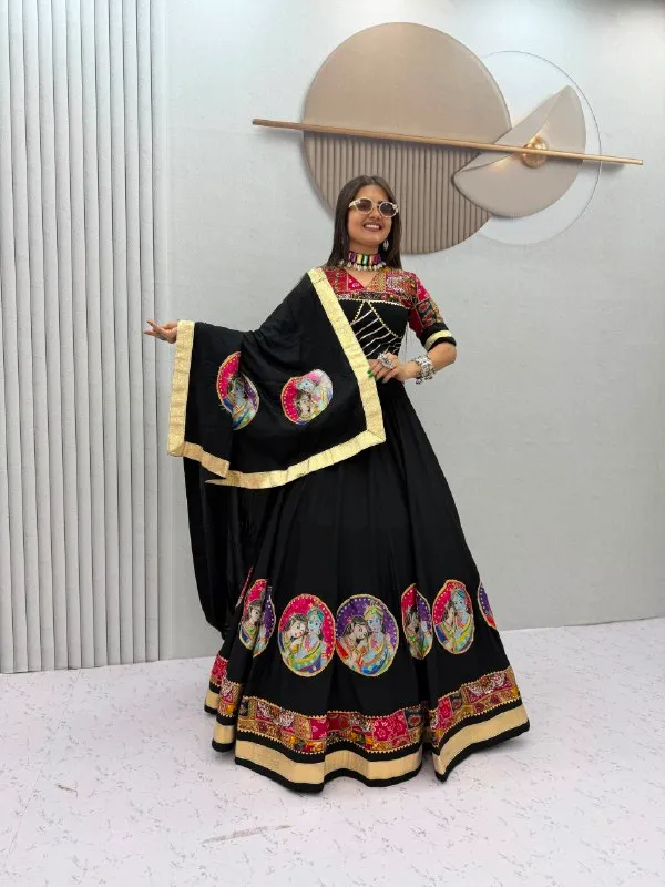 Black_Gold_Border_Saree_For_Women