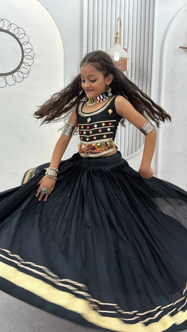 Black_Ethnic_Lehenga_Choli_For_Girls