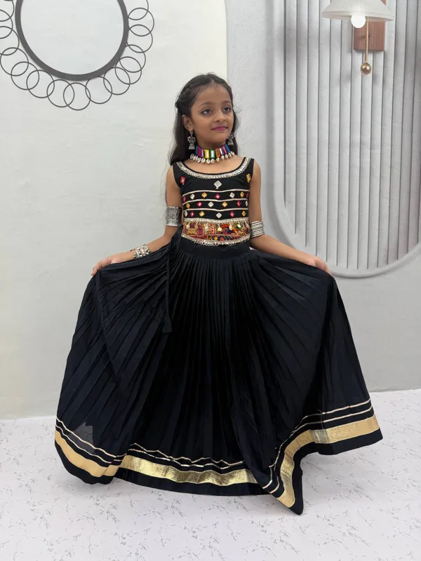 Black_Ethnic_Lehenga_Choli_For_Girls