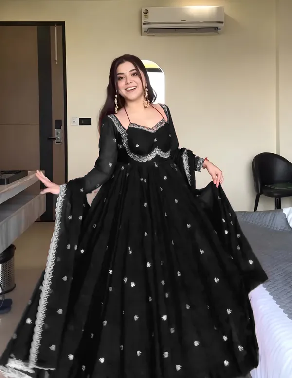 Black_Embellished_Anarkali_Dress_For_Women