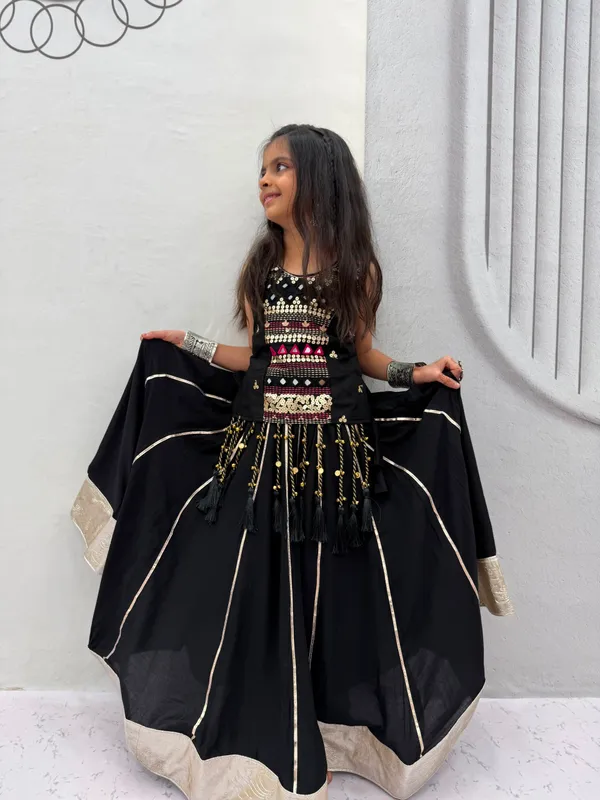 Black_Embellished_Lehenga_Choli_For_Girls
