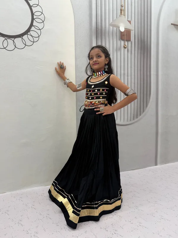 Black_Ethnic_Lehenga_Choli_For_Girls