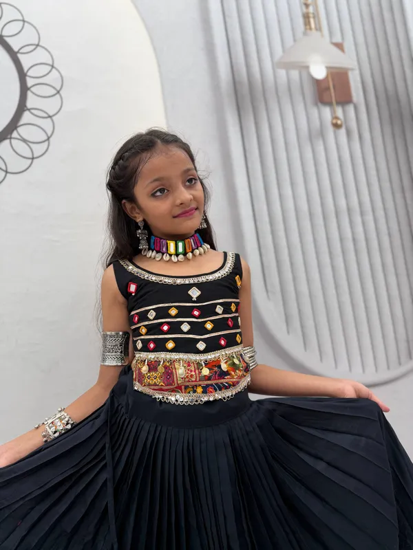Black_Ethnic_Lehenga_Choli_For_Girls