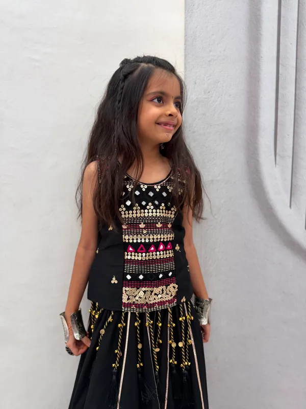 Black_Embellished_Lehenga_Choli_For_Girls