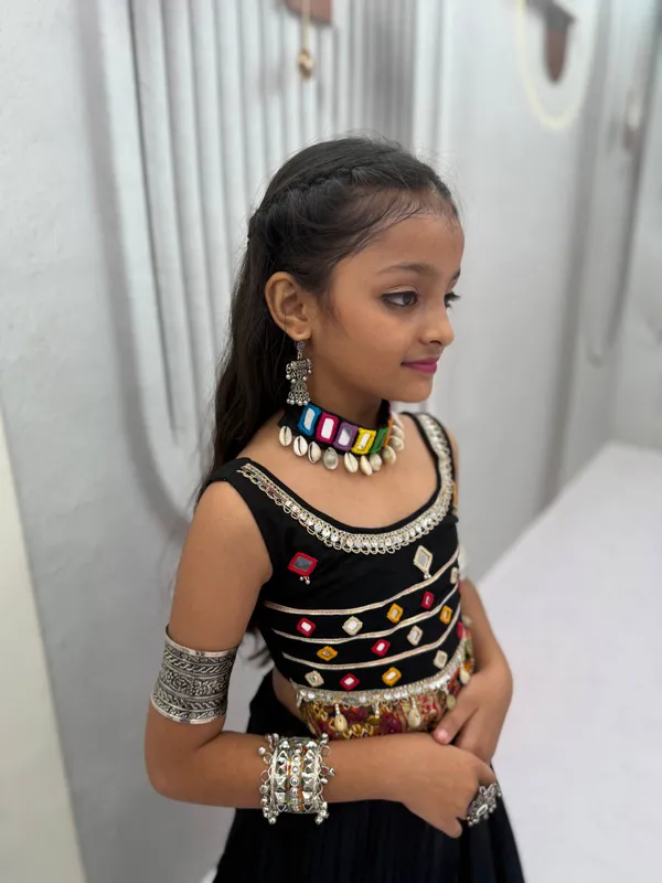 Black_Ethnic_Lehenga_Choli_For_Girls