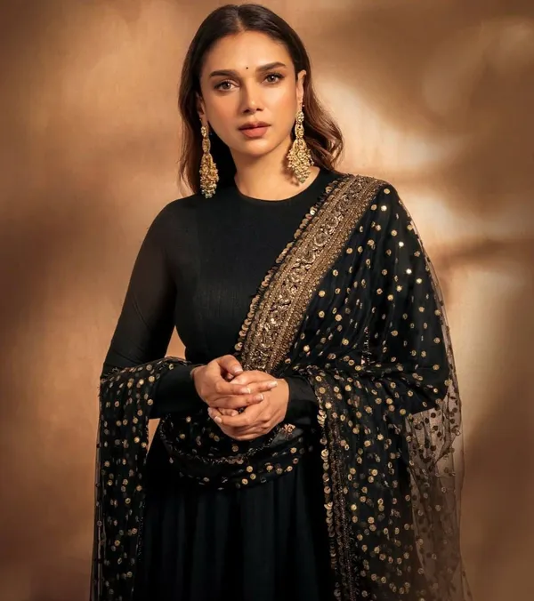 Black_Net_Embellished_Saree_For_Women