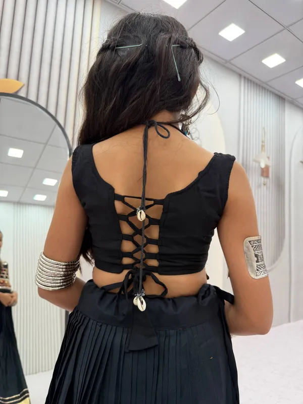 Black_Ethnic_Lehenga_Choli_For_Girls