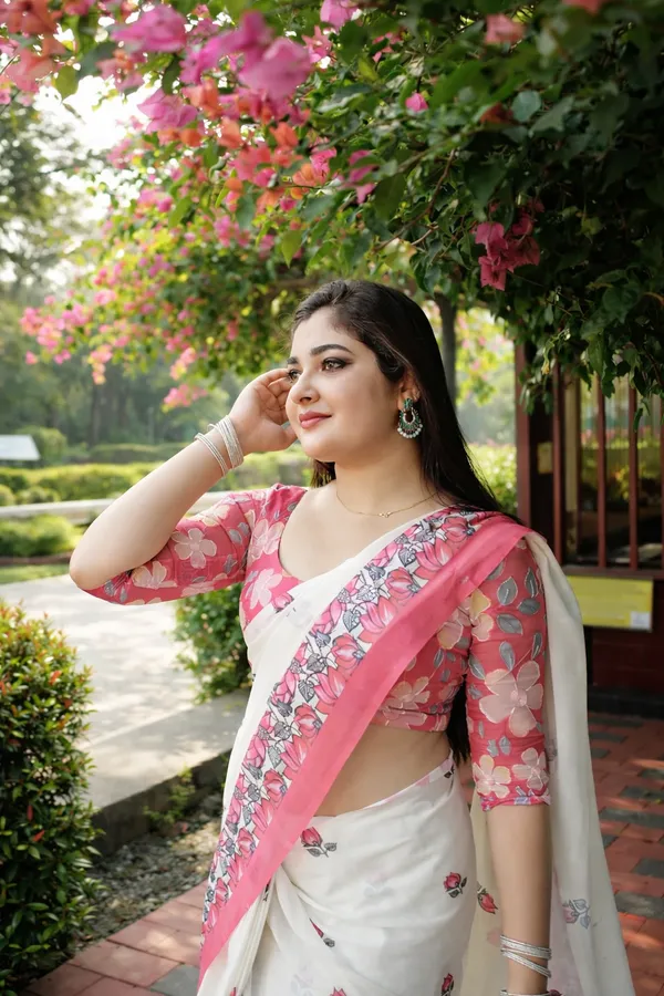 Blush_Bloom_Linen_Cotton_Saree_With_Floral_Border