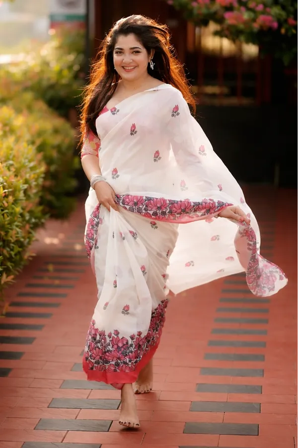 Blush_Bloom_Linen_Cotton_Saree_With_Floral_Border