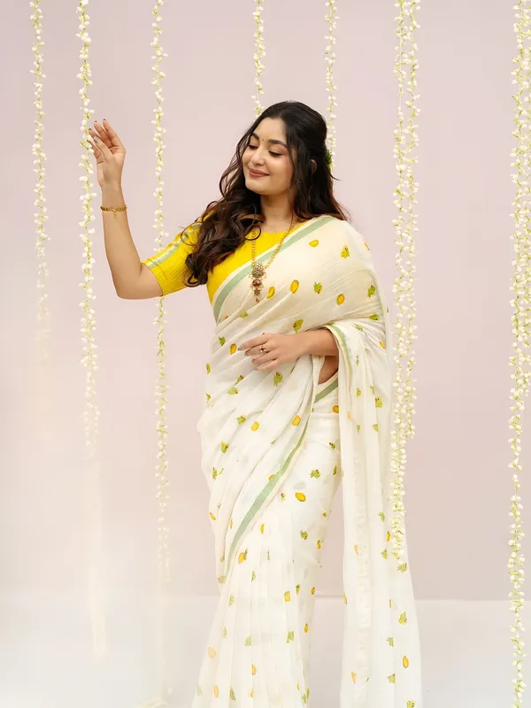 Elegant_Off_White_Linen_Cotton_Saree_With_Parrot_Motif_Pastel_Green_Border