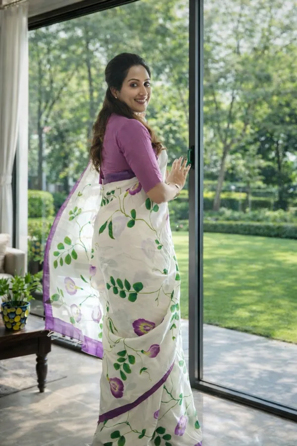 Elegant_White_Linen_Cotton_Saree_With_Lavender_Floral_Vine_Design_Border