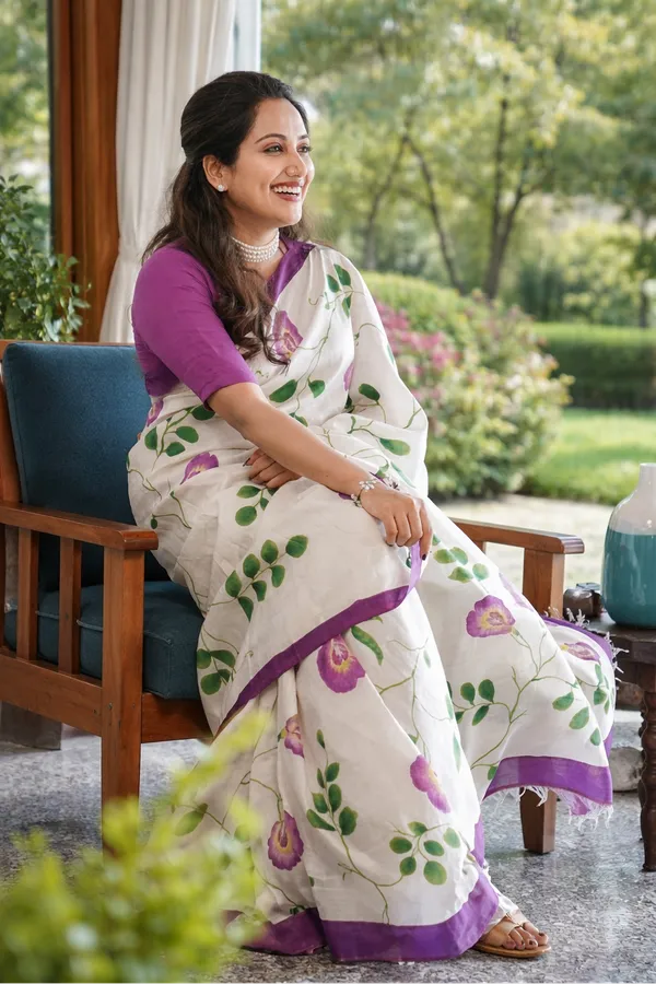 Elegant_White_Linen_Cotton_Saree_With_Lavender_Floral_Vine_Design_Border