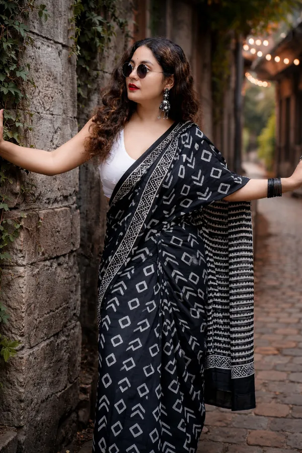Midnight_Noir_Linen_Cotton_Saree_With_Geometric_Print_Tribal_Border