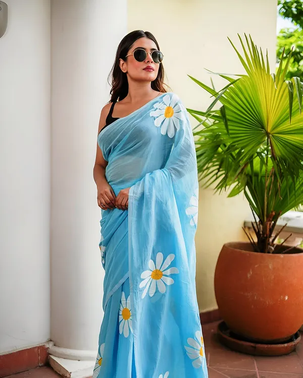 Sky_Blue_Daisy_Print_Saree_Soft_Summer_Floral_Elegance