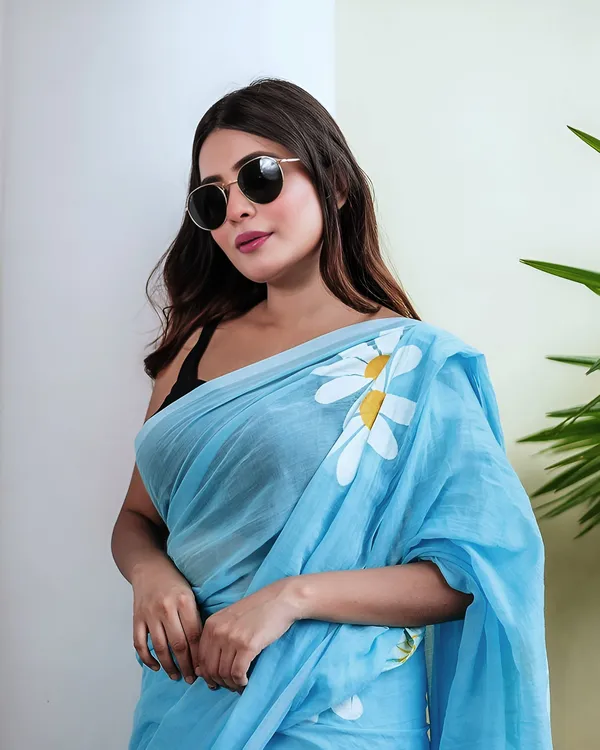 Sky_Blue_Daisy_Print_Saree_Soft_Summer_Floral_Elegance