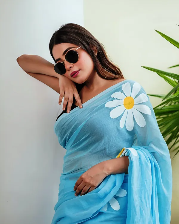 Sky_Blue_Daisy_Print_Saree_Soft_Summer_Floral_Elegance